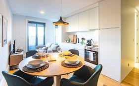 Stylish Studio W/ Ac & Balcony By Lovelystay